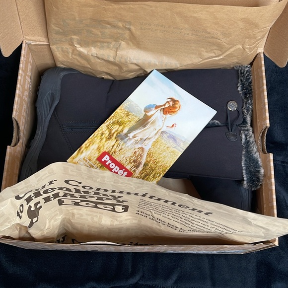 Propet Women's Black Boots size 8 wide width. - Picture 12 of 14